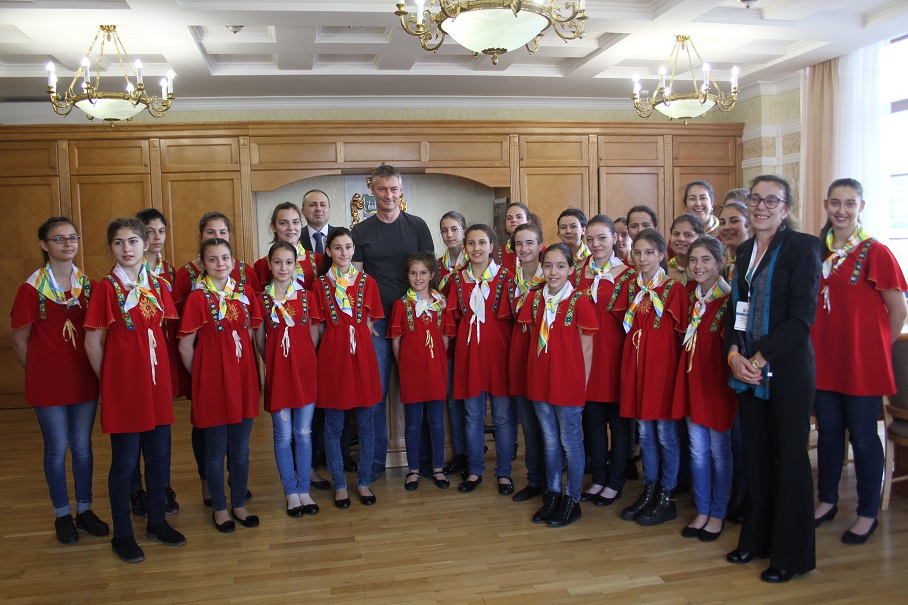 Хор „Евмолпея“ изпълни народни песни на кмета на Екатеринбург